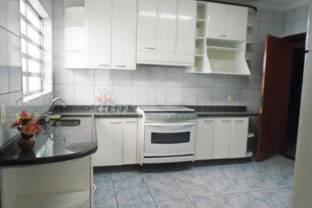 Casa Térrea à venda com 3 suítes em Jardim Petrópolis, São Paulo, SP