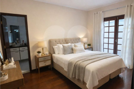 Casa à venda com 4 quartos, sendo 1 suíte, em City Bussocaba, Osasco, SP