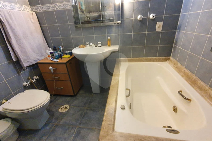 Sobrado à venda com 5 quartos, sendo 3 suítes, em Jardim Virginia Bianca, São Paulo, SP