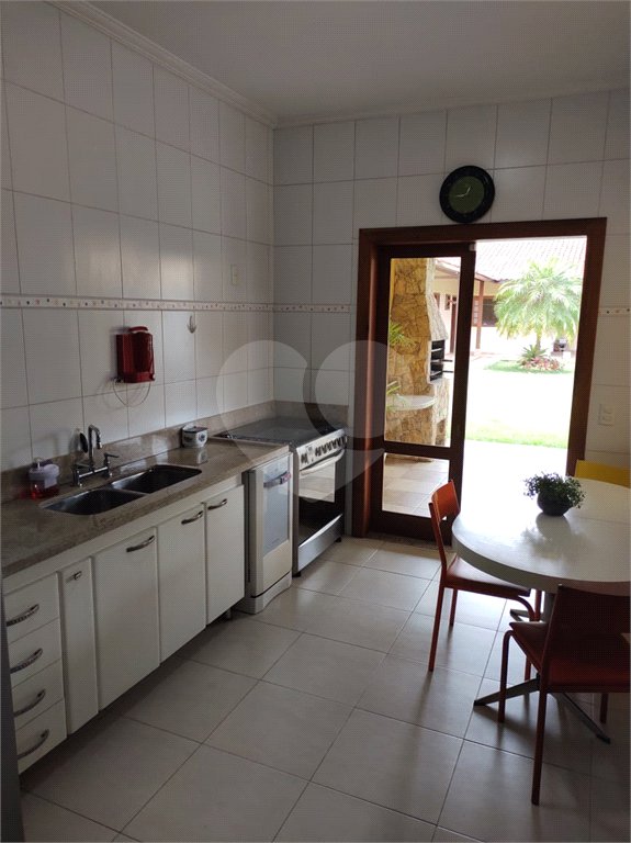 Casa à venda com 4 quartos, sendo 2 suítes, no condomínio Fazendinha Chácara Vale do Rio Cotia, Carapicuíba - SP