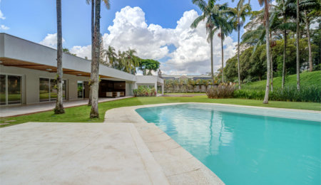 Casa à venda ou para alugar com 4 suítes no condomínio Chácara Flora, São Paulo - SP