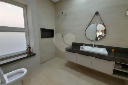 Casa à Venda no Condomínio Damha III – Elegância e Conforto para sua Família