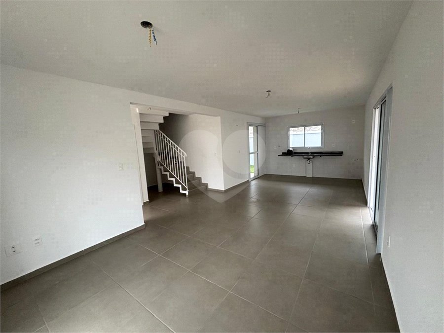 Casa à venda ou para alugar com 3 quartos, sendo 1 suíte,  no condomínio Residencial Villa Flora, Votorantim - SP