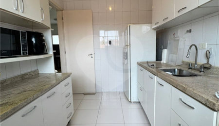 Casa à venda com 3 quartos, sendo 1 suíte, no condomínio New Village, Cotia - SP
