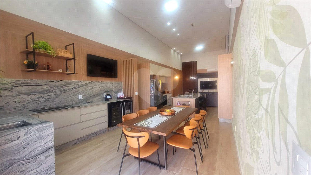 Casa à venda com 4 suítes no condomínio Sta Morriz, Campinas - SP