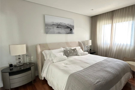 Apartamento à venda com 3 quartos, sendo 2 suítes, em Vila Olímpia, São Paulo, SP