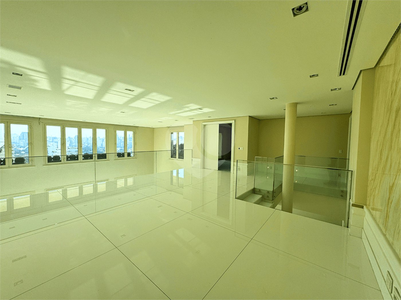 Duplex à venda ou para alugar com 5 suítes em Jardim Europa, São Paulo, SP