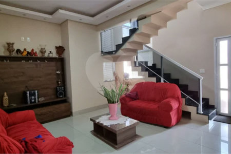 Casa à venda com 3 quartos, sendo 1 suíte, no condomínio Chácaras do Lago, Vinhedo - SP