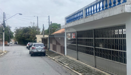 Sobrado à venda com 4 quartos, sendo 2 suítes, em Vila Ruth, Poá, SP