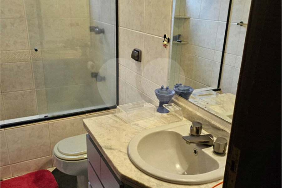 Casa à venda com 4 quartos, sendo 3 suítes, no condomínio Residncial Euroville, Carapicuíba - SP