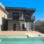 Casa à venda com 5 quartos, sendo 3 suítes, no condomínio Figueira Garden, Atibaia - SP