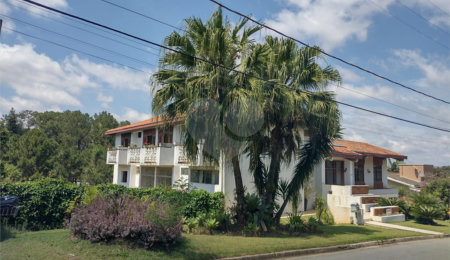 Casa à venda com 7 quartos, sendo 4 suítes, no condomínio Estância Marambaia, Vinhedo - SP