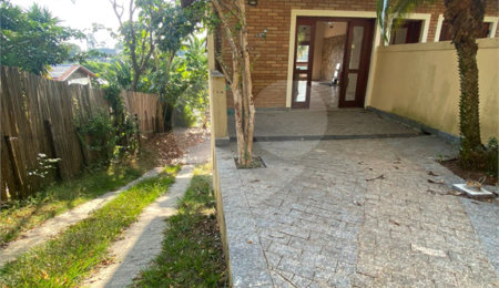 Casa à venda com 3 quartos, sendo 1 suíte,  no condomínio Estância Marambaia, Vinhedo - SP
