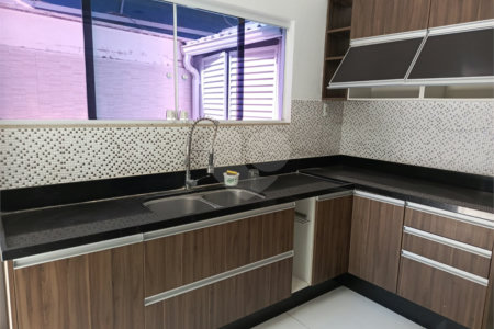 Casa à venda com 4 quartos, sendo 1 suíte, no condomínio Atlantico Sul, Rio de Janeiro - RJ
