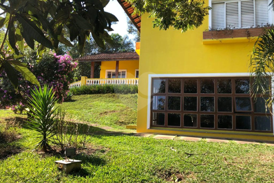 Casa Térrea à venda com 4 quartos, sendo 2 suítes, em Roseira, Mairiporã, SP
