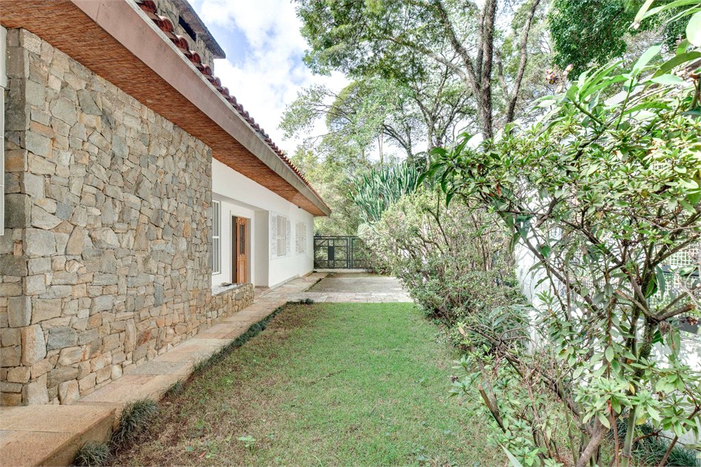 Casa de Vila à venda ou para alugar com 3 suítes em Alto da Boa Vista, São Paulo, SP