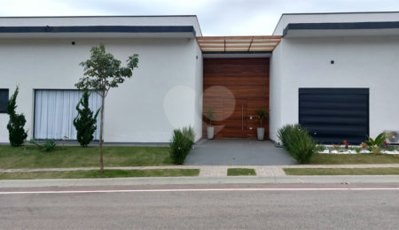 Casa à venda ou para alugar com 4 quartos, sendo 3 suítes, no condomínio Figueira Garden, Atibaia - SP