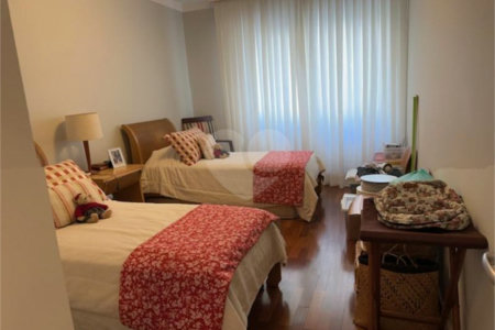 Apartamento à venda com 3 quartos, sendo 1 suíte,  em Cerqueira César, São Paulo, SP