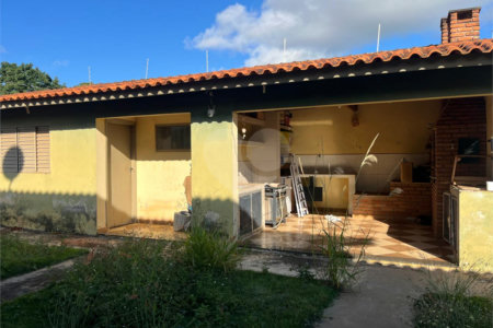 Sobrado à venda com 4 quartos, sendo 1 suíte, em Estância Conceição, Itapetininga, SP