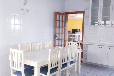 Casa à venda com 4 quartos, sendo 3 suítes, no condomínio Arujá 5, Arujá - SP