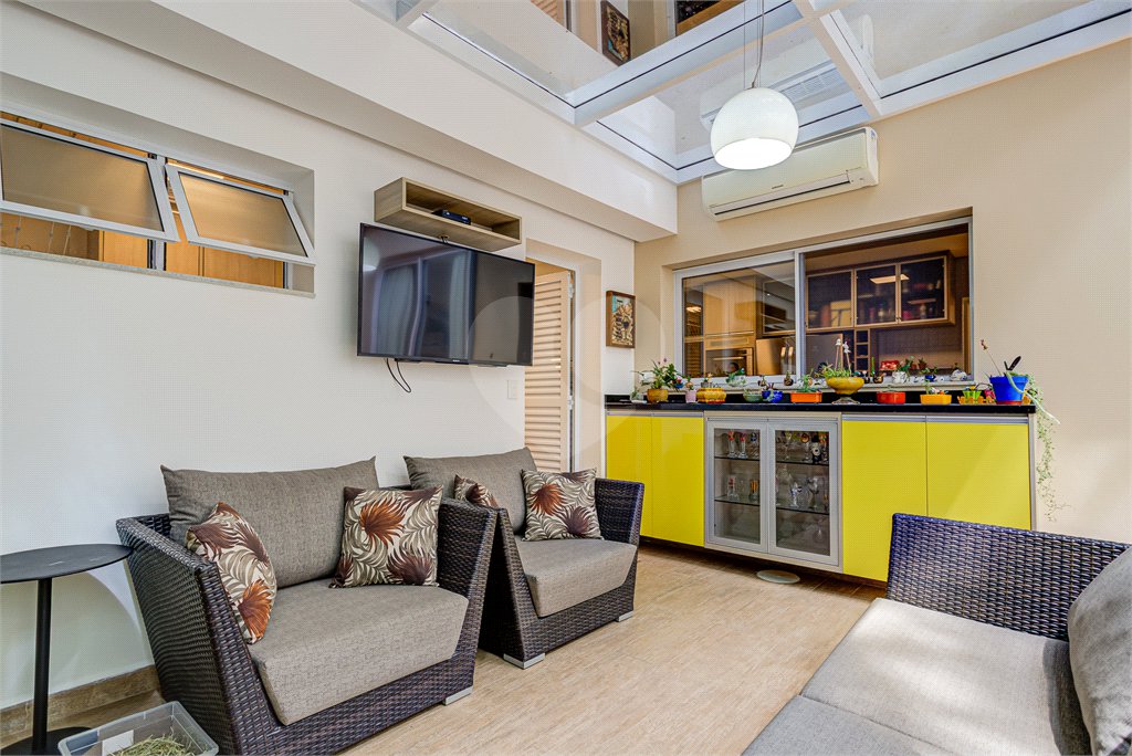 Casa à venda com 4 quartos, sendo 2 suítes, no condomínio Residencial Terras Altas, São Paulo - SP