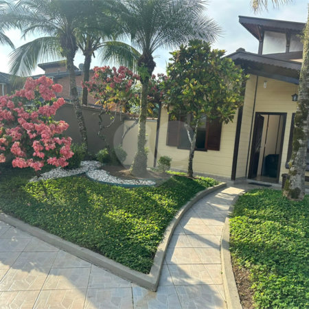 Casa à venda com 3 quartos, sendo 1 suíte,  no condomínio Morada da Praia, Bertioga - SP