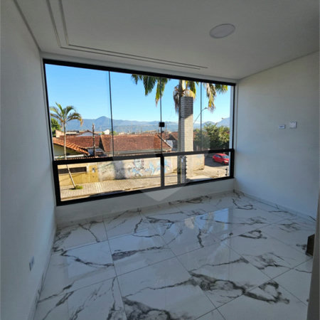 Casa à venda com 3 quartos, sendo 1 suíte,  em Maracanã, Praia Grande, SP