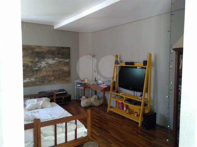 Sobrado à venda com 4 suítes em Interlagos, São Paulo, SP