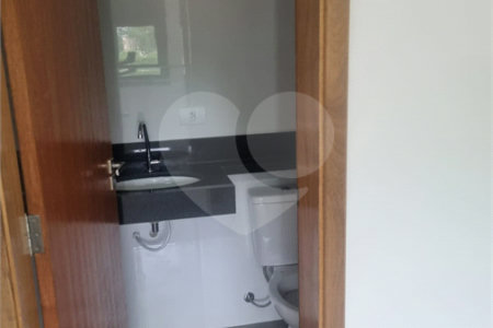 Sobrado à venda com 3 quartos, sendo 1 suíte, em Vila São Paulo, São Paulo, SP