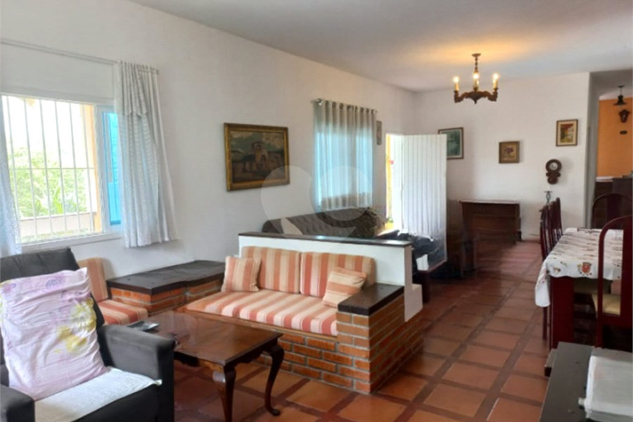 Casa à venda com 4 quartos, sendo 2 suítes, no condomínio Residencial Ypeville, Mairiporã - SP