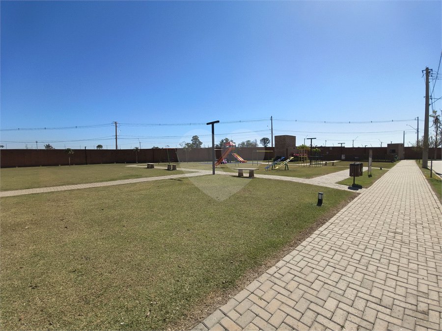 Casa à venda com 3 quartos, sendo 1 suíte, no condomínio Residencial Villagio Wanel, Sorocaba - SP