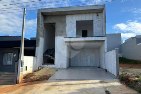 Casa à venda com 3 quartos, sendo 1 suíte,  no condomínio Residencial Marina, Itapetininga - SP