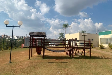 Casa à venda com 3 quartos, sendo 1 suíte, no condomínio Horto Florestal Villagio, Sorocaba - SP