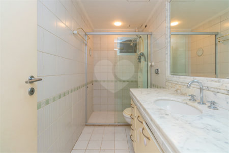 Apartamento à venda com 3 quartos, sendo 1 suíte, em Campo Belo, São Paulo, SP