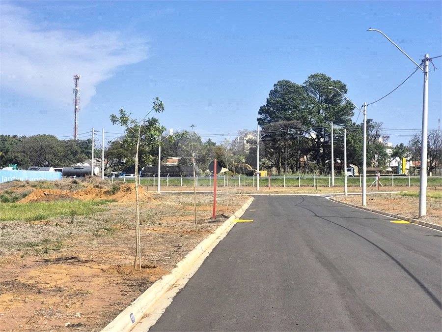 Terreno comercial á venda no condomínio Jardim Larine