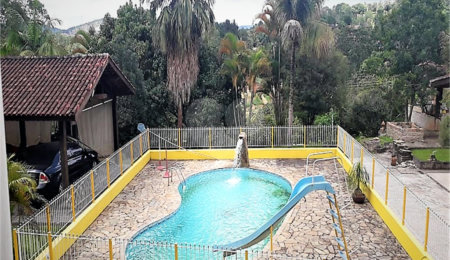Casa à venda com 4 quartos, sendo 2 suítes,  no condomínio Gleba II, Mairiporã - SP