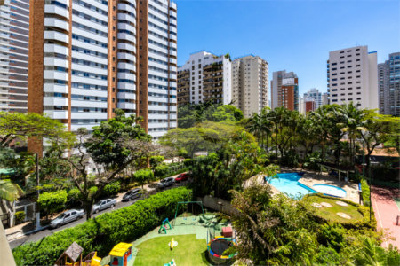 Apartamento à venda com 3 quartos, sendo 1 suíte, em Moema, São Paulo, SP