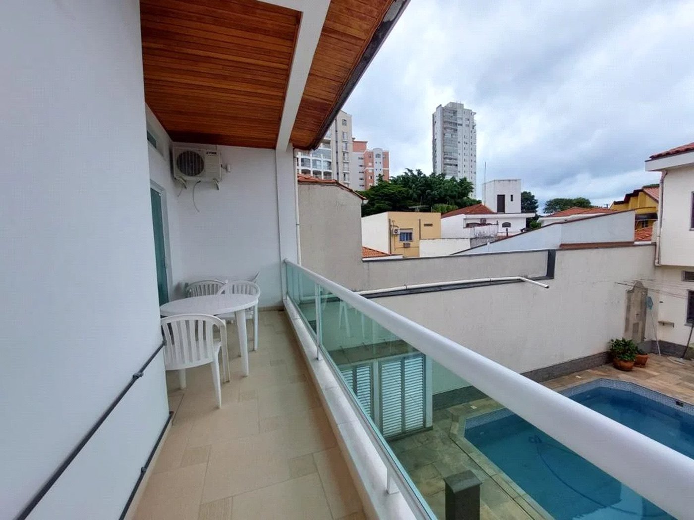 Sobrado à venda ou para alugar com 5 suítes em Bela Aliança, São Paulo, SP