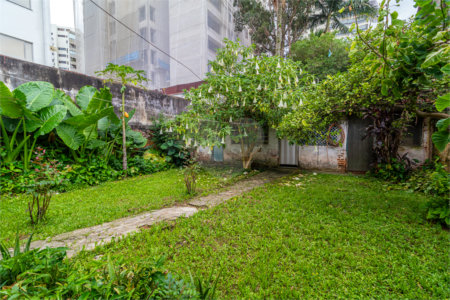 Sobrado à venda com 4 quartos, sendo 1 suíte, em Campo Belo, São Paulo, SP