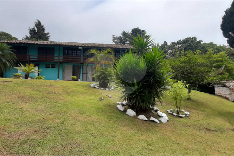 Casa Térrea à venda com 5 quartos, sendo 3 suítes, em Serra da Cantareira, Mairiporã, SP