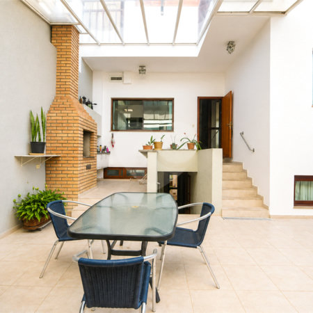 Casa à venda ou para alugar com 4 suítes no condomínio Vila das Emboabas, São Paulo - SP