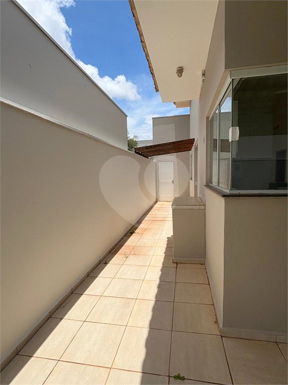 Vende-se casa no Village Damha II