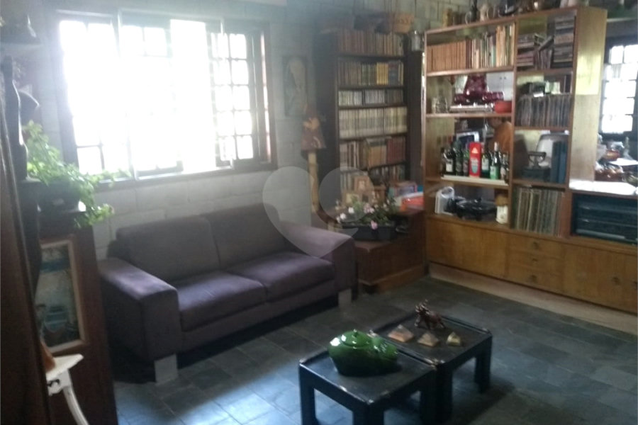 Casa à venda com 3 quartos, sendo 1 suíte, no condomínio Cinco Lagos, Mairiporã - SP