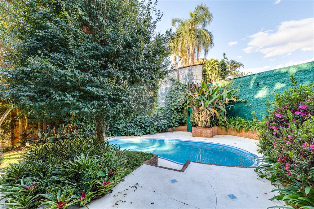 Casa Térrea à venda com 3 suítes em Jardim dos Estados, São Paulo, SP