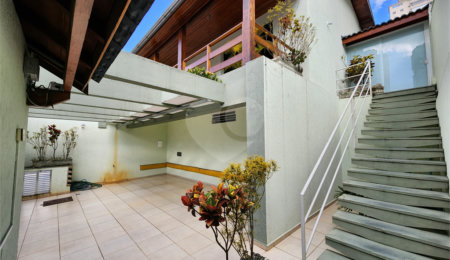 Casa à venda com 4 quartos, sendo 3 suítes,  em Vila Rosália, Guarulhos, SP