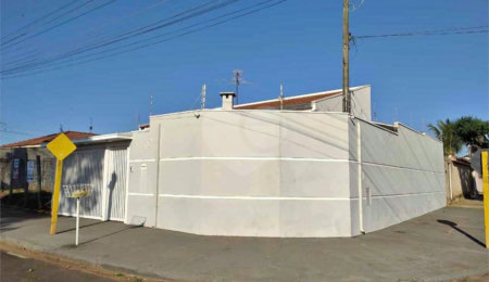 Casa à venda com 3 quartos em Jardim das Estações (vila Xavier), Araraquara, SP