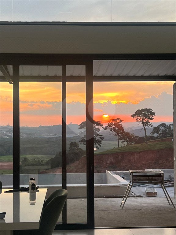 Casa à venda com 3 quartos, sendo 2 suítes,  no condomínio Residencial Alto da Floresta, Bom Jesus dos Perdões - SP