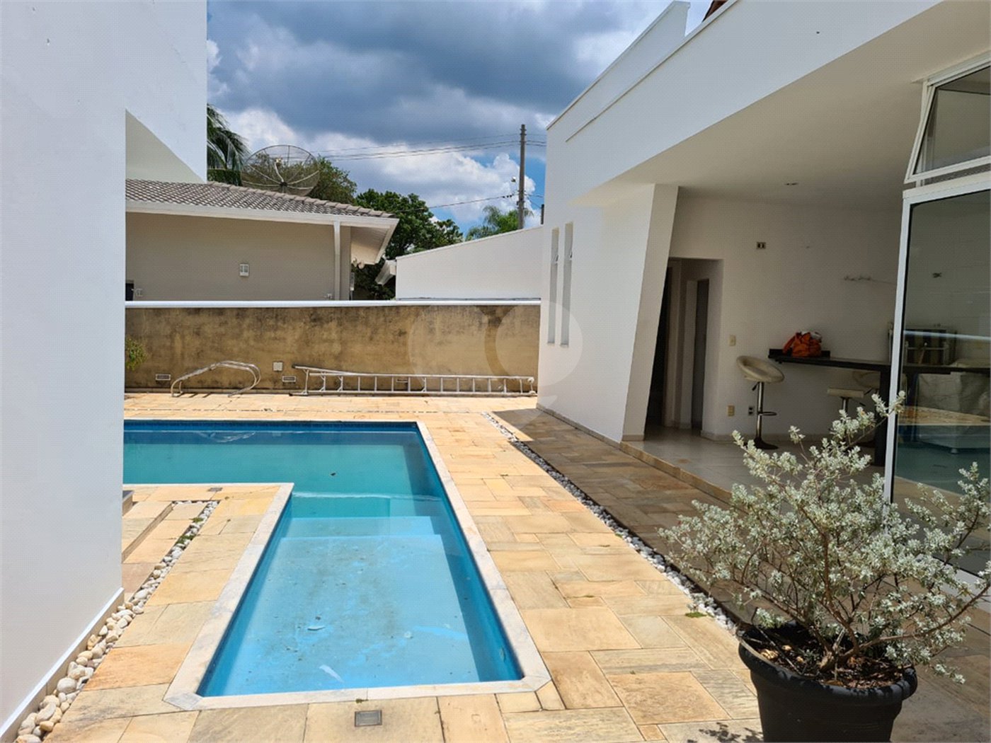 Casa à venda com 6 quartos, sendo 4 suítes, no condomínio Jardim Paulista I, Vinhedo - SP