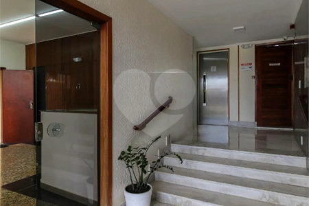 Apartamento à venda com 3 quartos, sendo 1 suíte,  em Mooca, São Paulo, SP