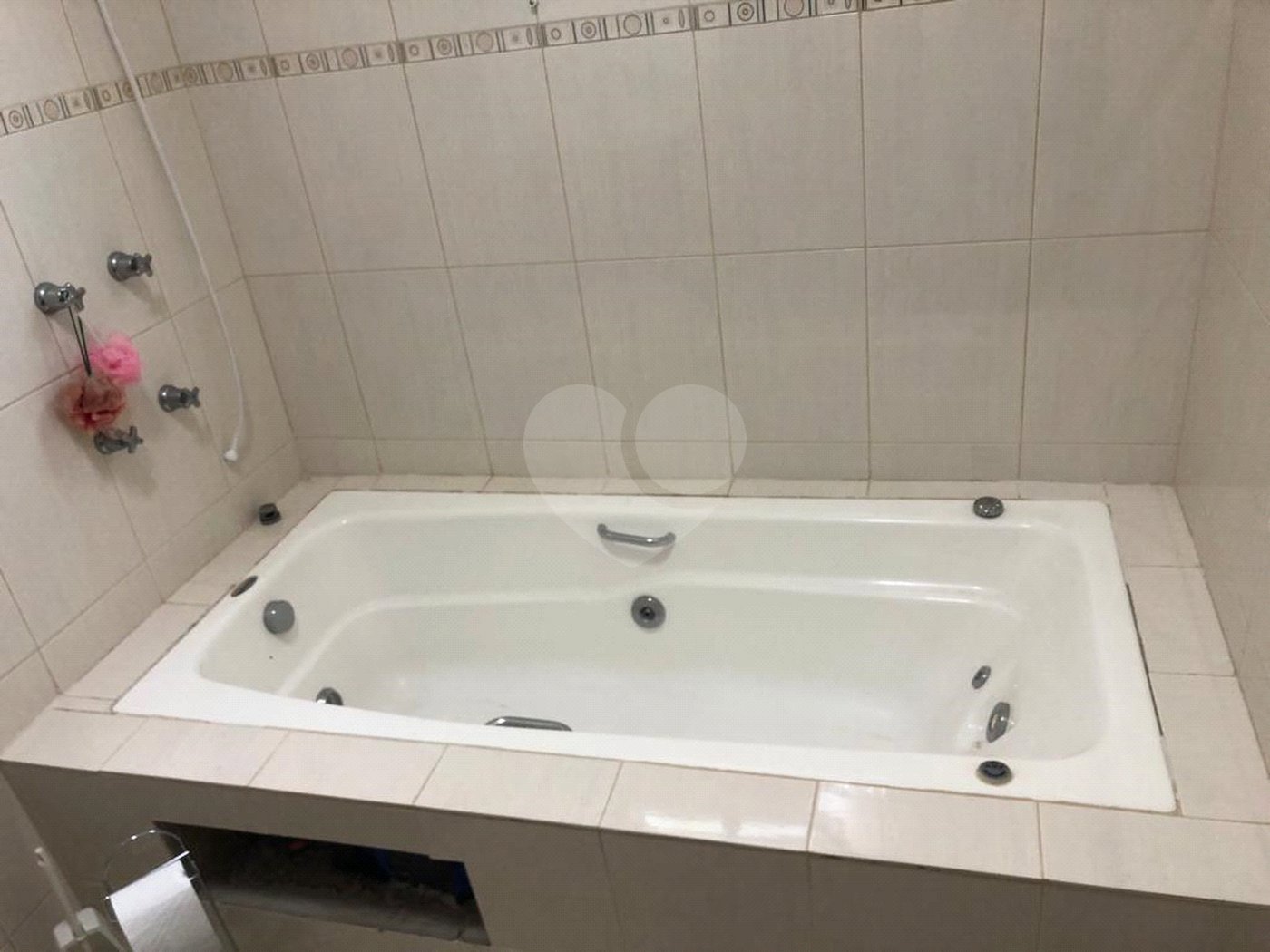 Casa à venda com 3 quartos, sendo 1 suíte, no condomínio Parque Suiça, Caieiras - SP